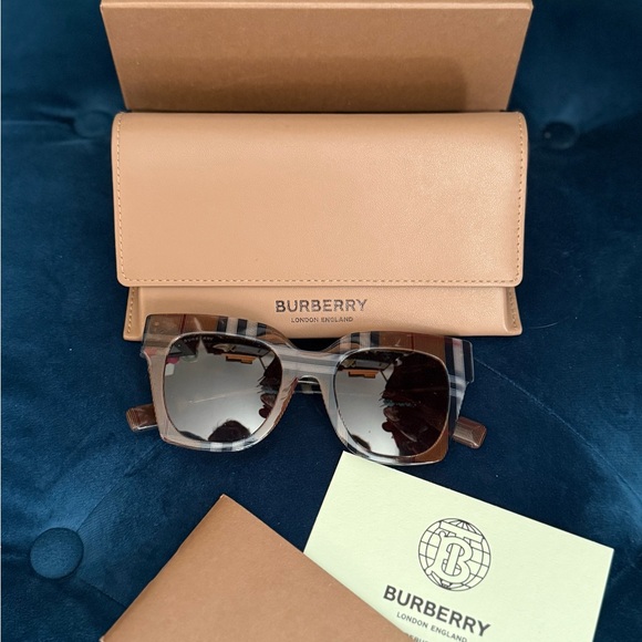 Burberry Tortoise Shell Sunglasses with Case - Picture 1 of 3